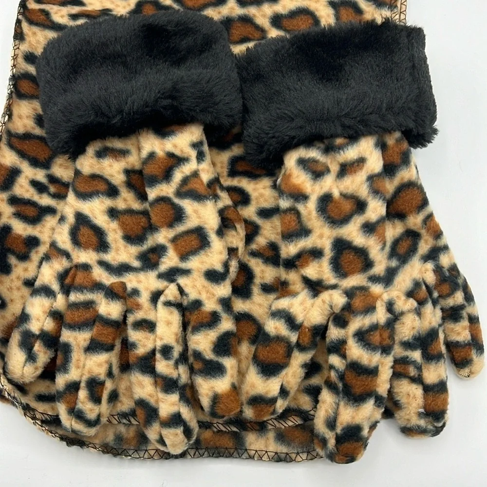 NOLLIA JUNIORS SIZE SCARF HAT AND GLOVE SET NEW WITH TAGS ANIMAL PRINT